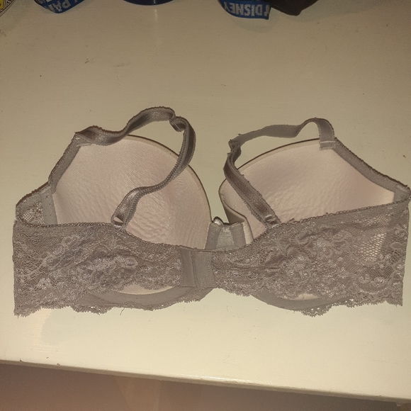 VS Lace Bra - Picture 2 of 4